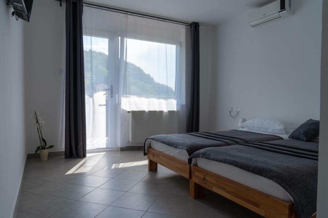 The Foxhouse Hotell Tolmin Eksteriør bilde